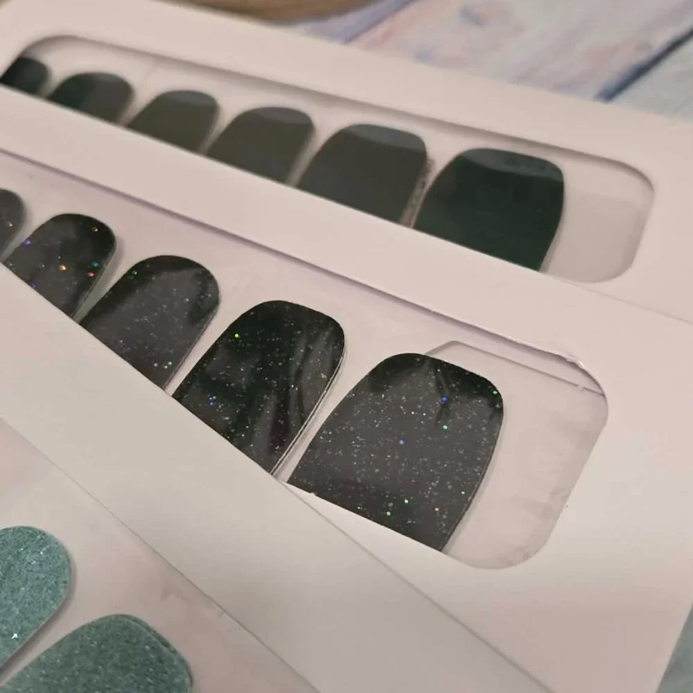 Color Street Green Press On Nail Bundle